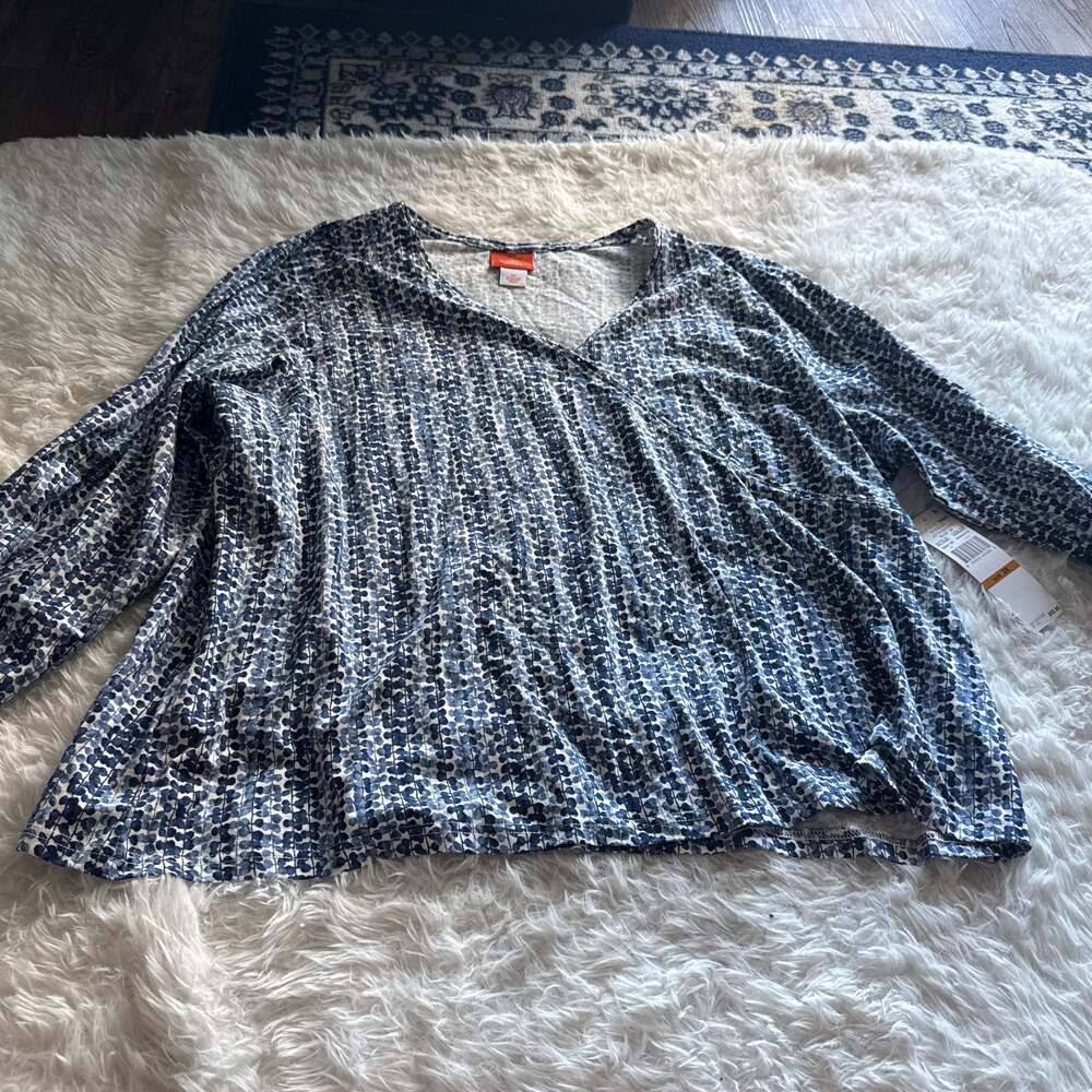 Hearts of Palm Woman Plus Size 3X Blue and White Heart Column Print V-Neck Top‎